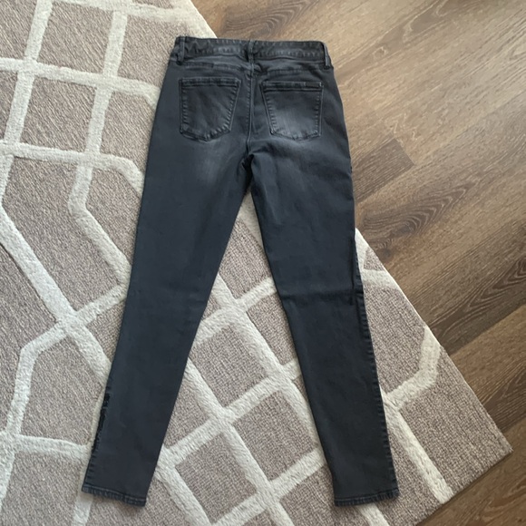 WHBM Embellished Skinny Jeans Denim in Black Women’s Size 2 - Picture 9 of 9
